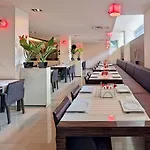 Cubix Hotel 4*