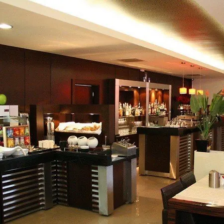 Hotel Cubix 4*