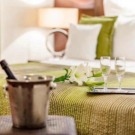 Cubix Hotell 4*