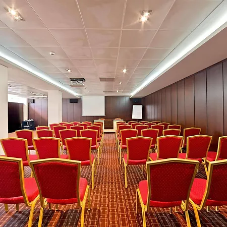 Hotel Cubix 4*
